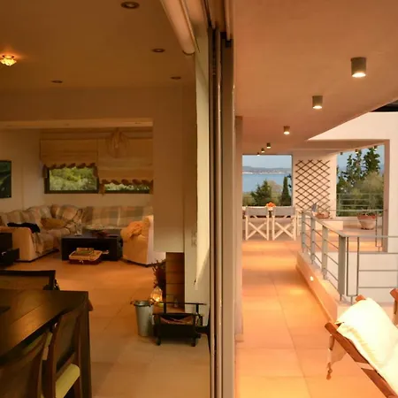 Vakantiehuis Luxury Beach House Viewing At The Corinthian Gulf Vouliagmeni-meer